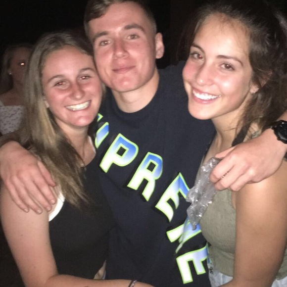 Meet your Posher, Tori - Picture 2 of 5